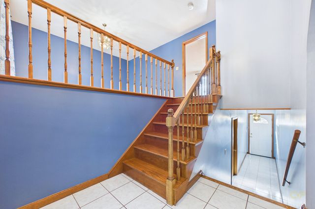 861 Pine Hill Dr, New Bedford, MA 02745