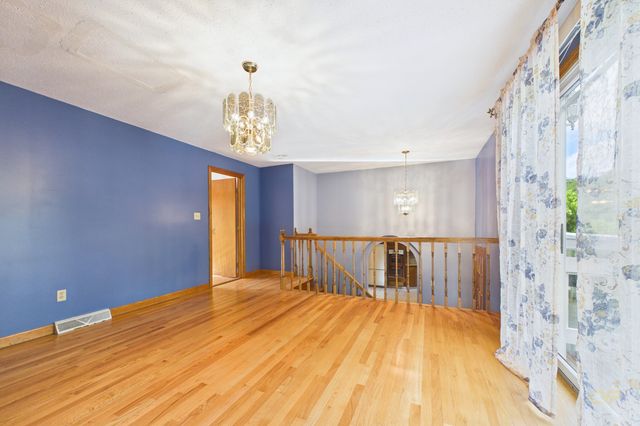 861 Pine Hill Dr, New Bedford, MA 02745