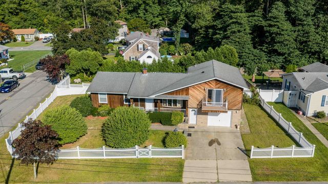 861 Pine Hill Dr, New Bedford, MA 02745
