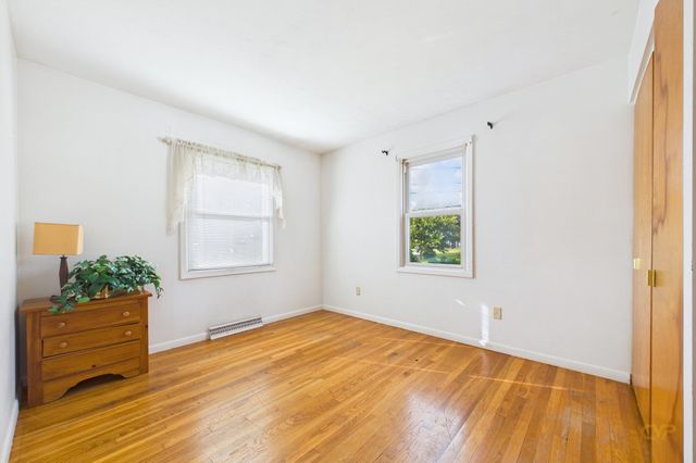 861 Pine Hill Dr, New Bedford, MA 02745