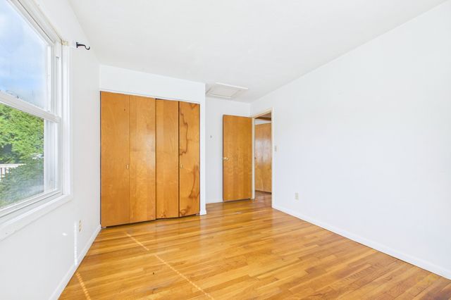 861 Pine Hill Dr, New Bedford, MA 02745