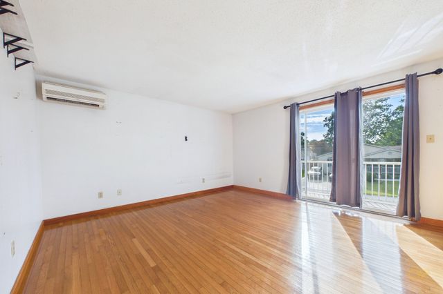 861 Pine Hill Dr, New Bedford, MA 02745