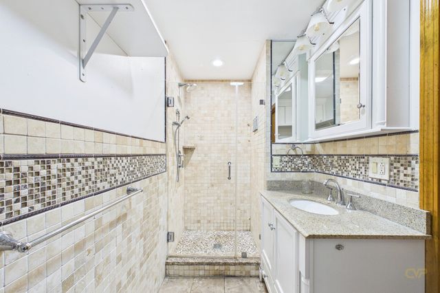 861 Pine Hill Dr, New Bedford, MA 02745