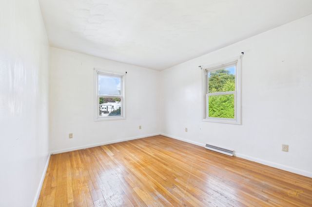 861 Pine Hill Dr, New Bedford, MA 02745