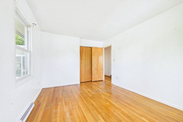 861 Pine Hill Dr, New Bedford, MA 02745