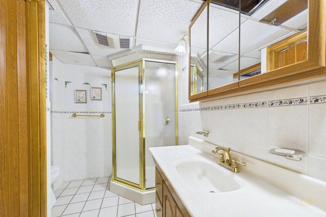 861 Pine Hill Dr, New Bedford, MA 02745
