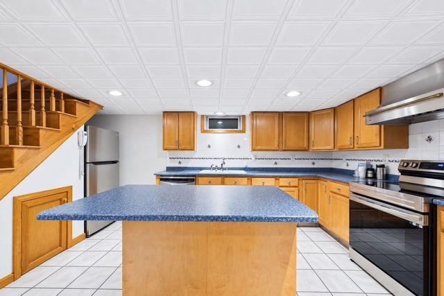 861 Pine Hill Dr, New Bedford, MA 02745