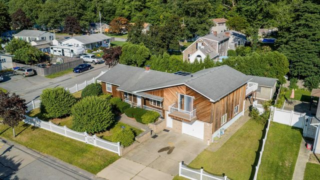 861 Pine Hill Dr, New Bedford, MA 02745