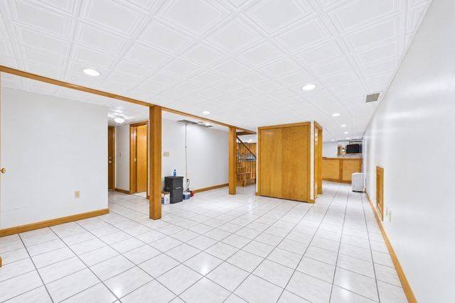 861 Pine Hill Dr, New Bedford, MA 02745