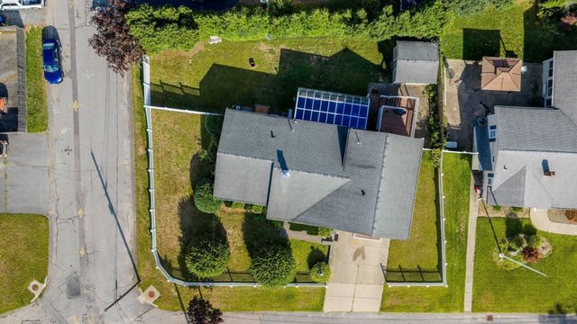 861 Pine Hill Dr, New Bedford, MA 02745