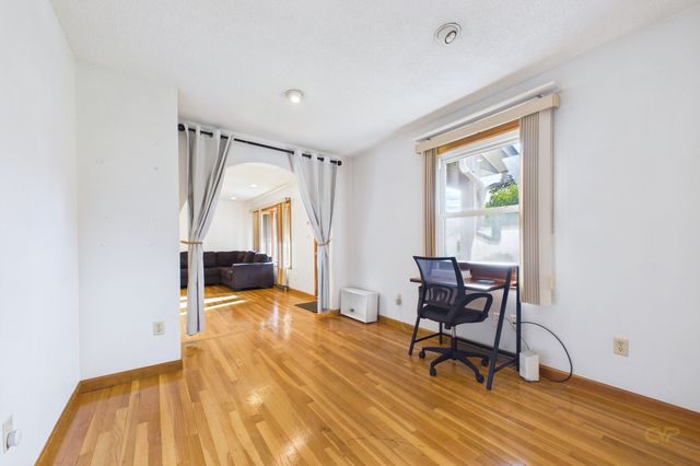 861 Pine Hill Dr, New Bedford, MA 02745