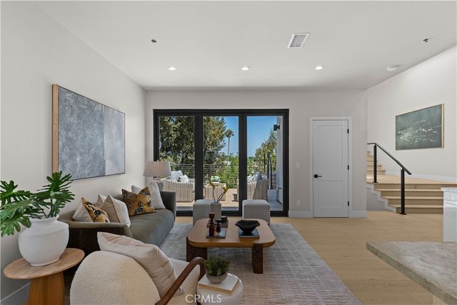 728 Bonita Dr, South Pasadena, CA 91030