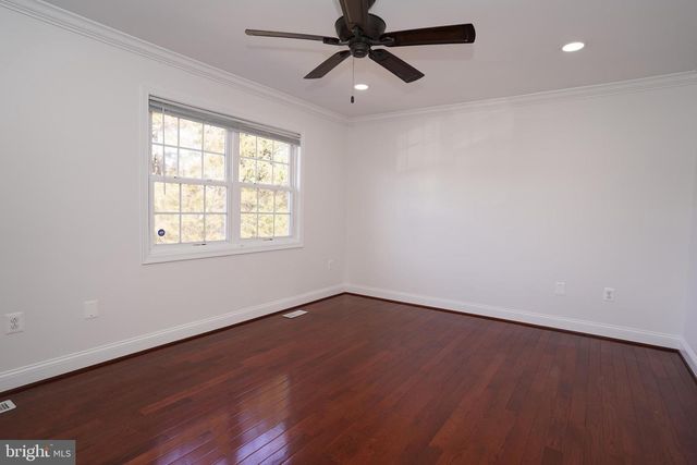 8765 BRETTON WOODS DR, Manassas, VA 20110