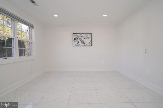 8765 BRETTON WOODS DR, Manassas, VA 20110