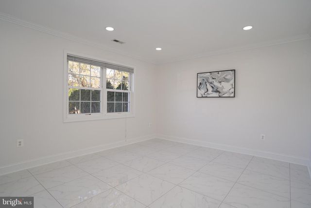 8765 BRETTON WOODS DR, Manassas, VA 20110