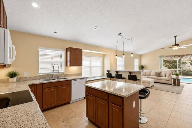 726 ROCHESTER LOOP, Davenport, FL 33897