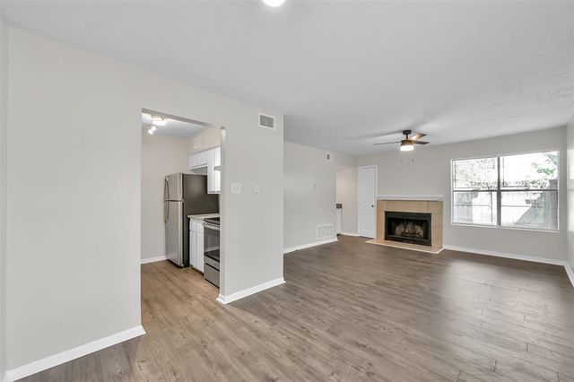 900 Holly Drive 15, Conroe, TX 77301