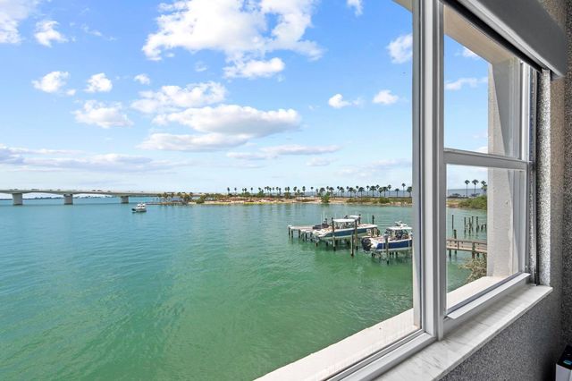 226 GOLDEN GATE POINT 33, Sarasota, FL 34236