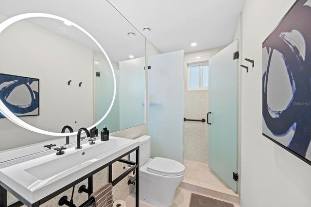 226 GOLDEN GATE POINT 33, Sarasota, FL 34236
