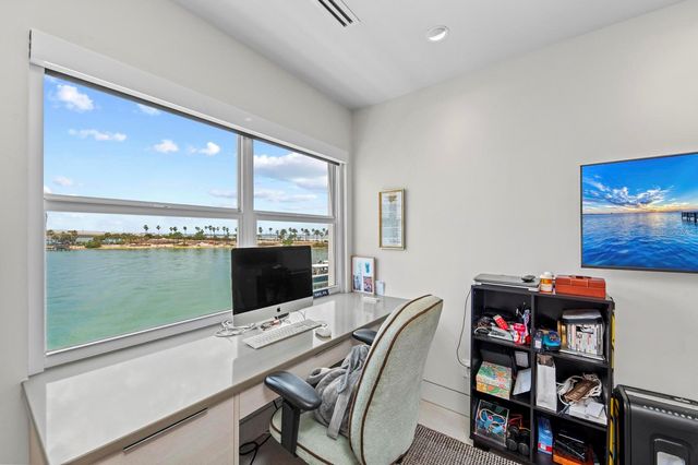 226 GOLDEN GATE POINT 33, Sarasota, FL 34236