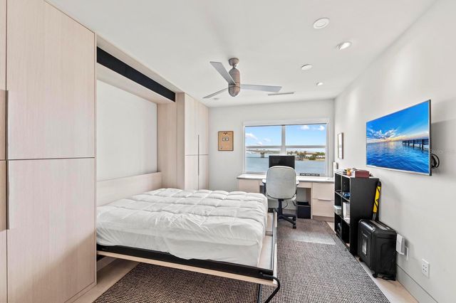 226 GOLDEN GATE POINT 33, Sarasota, FL 34236