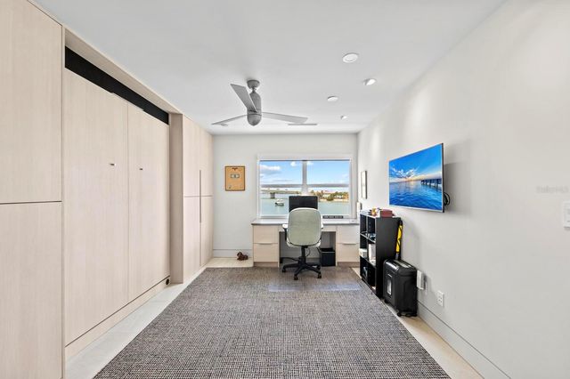 226 GOLDEN GATE POINT 33, Sarasota, FL 34236