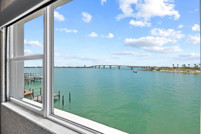 226 GOLDEN GATE POINT 33, Sarasota, FL 34236