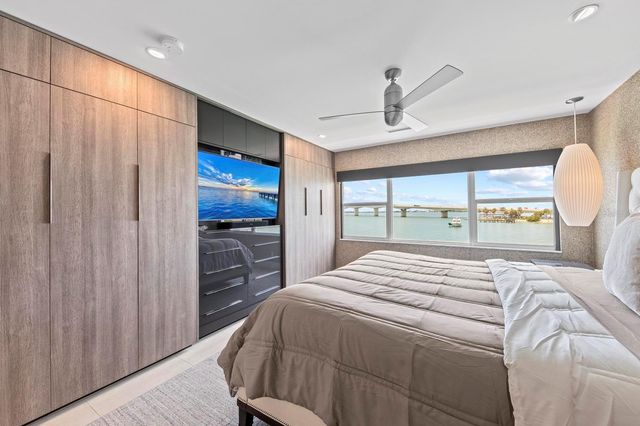 226 GOLDEN GATE POINT 33, Sarasota, FL 34236