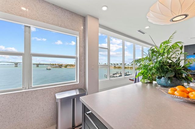 226 GOLDEN GATE POINT 33, Sarasota, FL 34236