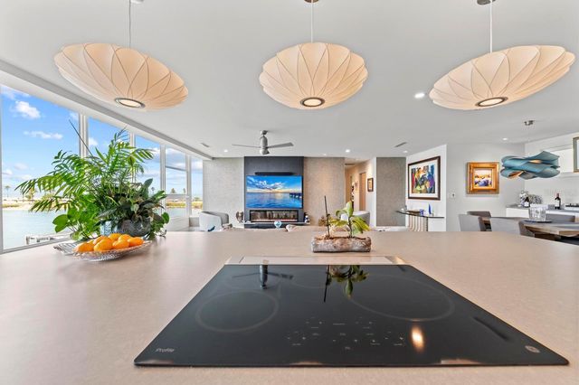 226 GOLDEN GATE POINT 33, Sarasota, FL 34236