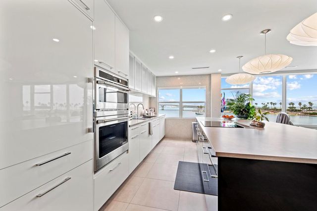 226 GOLDEN GATE POINT 33, Sarasota, FL 34236