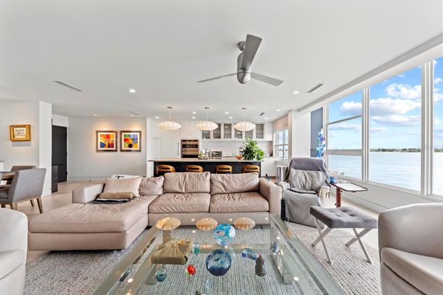 226 GOLDEN GATE POINT 33, Sarasota, FL 34236