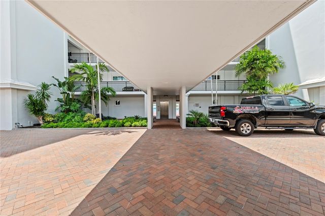 226 GOLDEN GATE POINT 33, Sarasota, FL 34236