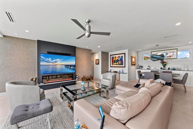 226 GOLDEN GATE POINT 33, Sarasota, FL 34236