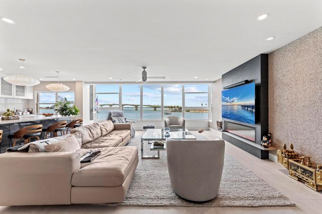 226 GOLDEN GATE POINT 33, Sarasota, FL 34236