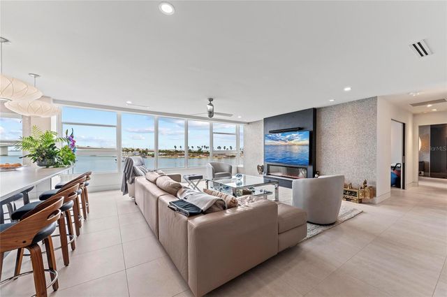 226 GOLDEN GATE POINT 33, Sarasota, FL 34236