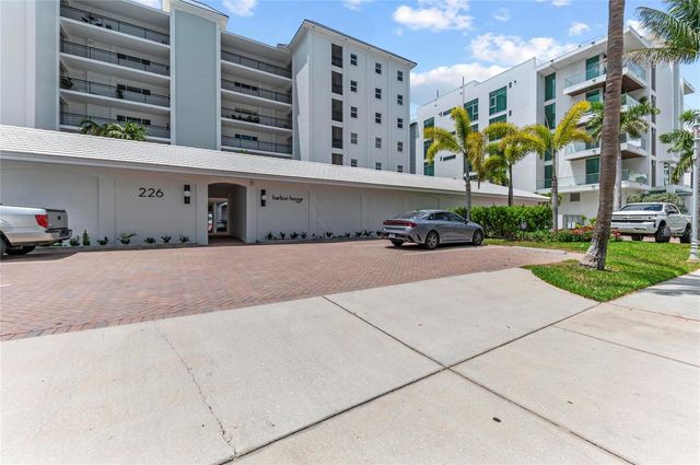 226 GOLDEN GATE POINT 33, Sarasota, FL 34236