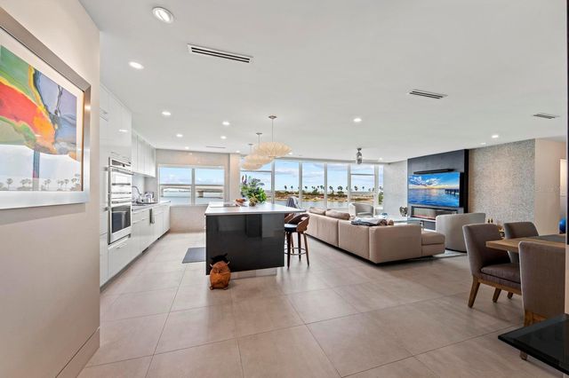 226 GOLDEN GATE POINT 33, Sarasota, FL 34236