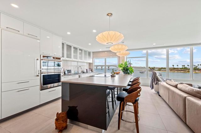 226 GOLDEN GATE POINT 33, Sarasota, FL 34236