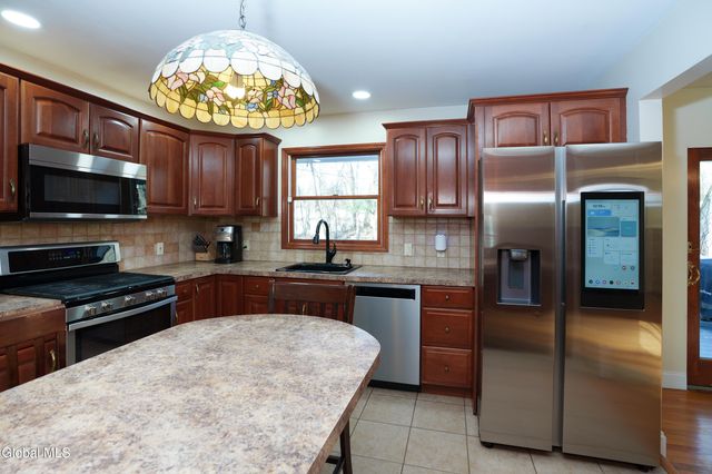 41 Northgate Drive, Guilderland, NY 12203