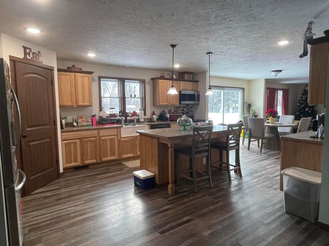 33067 School Street, Dowagiac, MI 49047