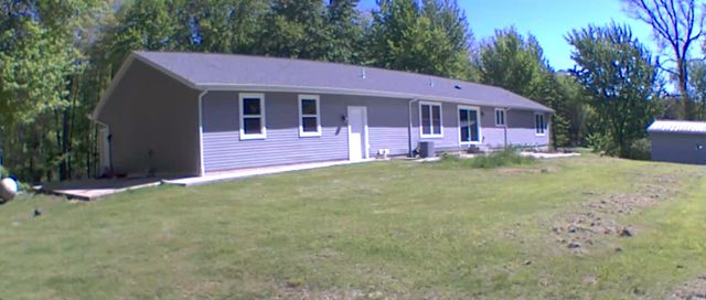 33067 School Street, Dowagiac, MI 49047