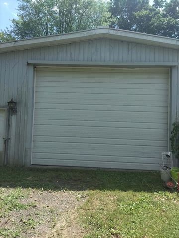 33067 School Street, Dowagiac, MI 49047
