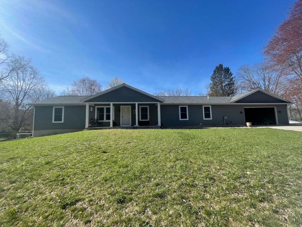 33067 School Street, Dowagiac, MI 49047