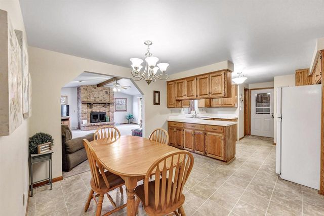 1648 DEBRA LANE, Green Bay, WI 54302