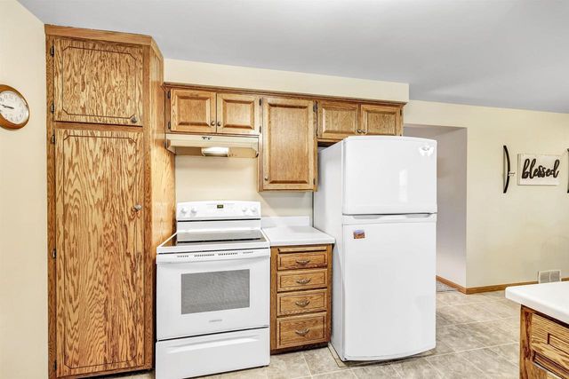 1648 DEBRA LANE, Green Bay, WI 54302