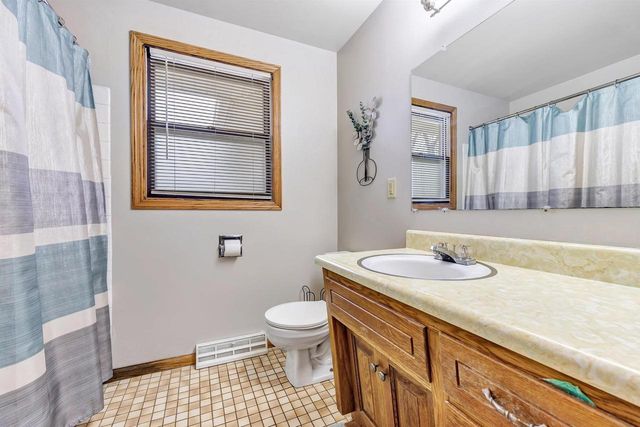 1648 DEBRA LANE, Green Bay, WI 54302