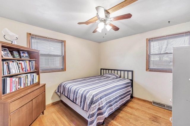 1648 DEBRA LANE, Green Bay, WI 54302