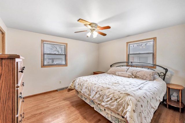 1648 DEBRA LANE, Green Bay, WI 54302