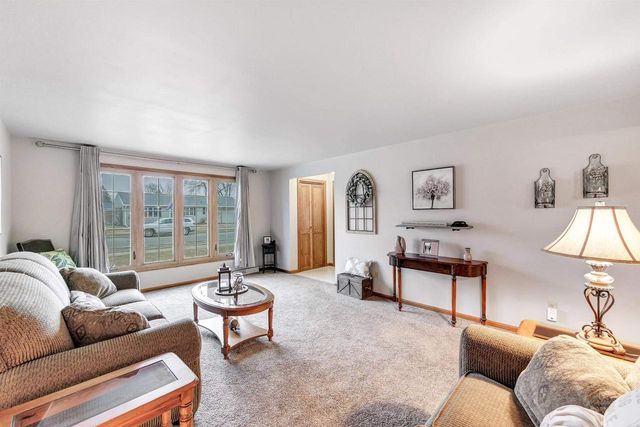 1648 DEBRA LANE, Green Bay, WI 54302